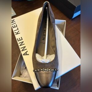 Anne Klein Women's Taupe and Bronze short wedge heel 7.5